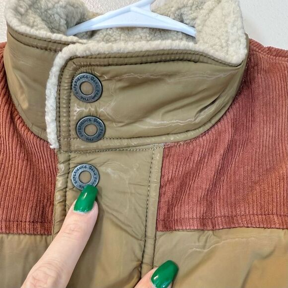 PrAna Waylen Corduroy Puffer Tan & Brown Metal Button Snap Up Vest Men's Medium - Picture 3 of 12